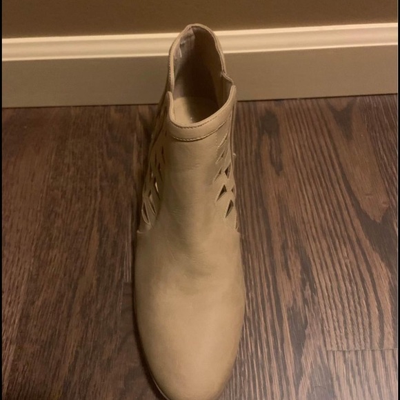 Beige booties - Picture 2 of 4